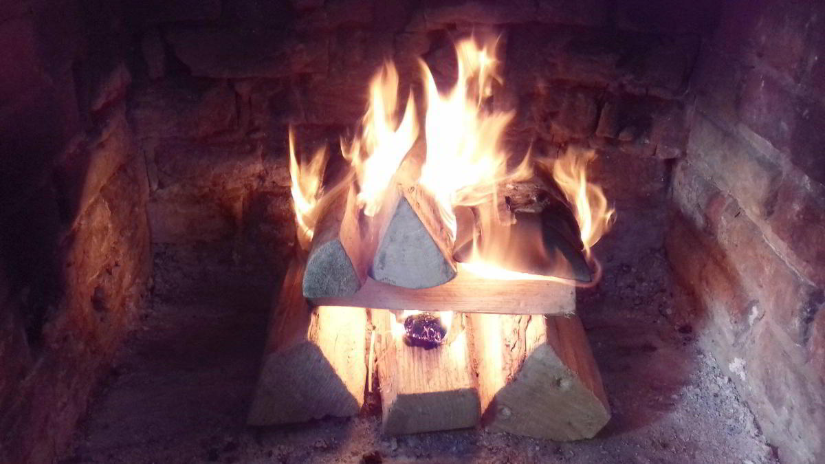 Our Kiln Dried logs are Easy to Light and give instant heat